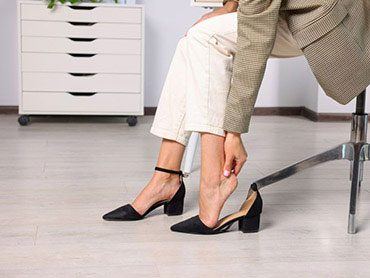 Learn How to Manage Foot Pain in the Workplace